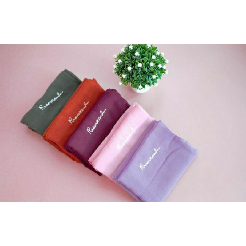 Delila Pashmina Immuna Pashmina Ria Miranda Essentials