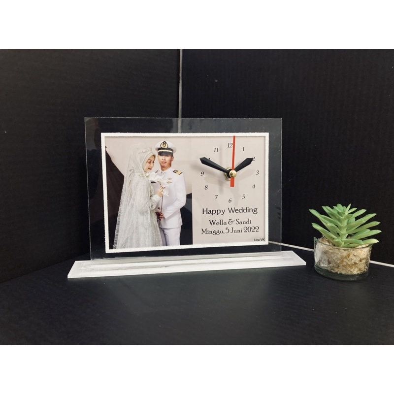 JAM MEJA DUDUK AKRILIK : KADO PERNIKAHAN BONUS BOX KADO