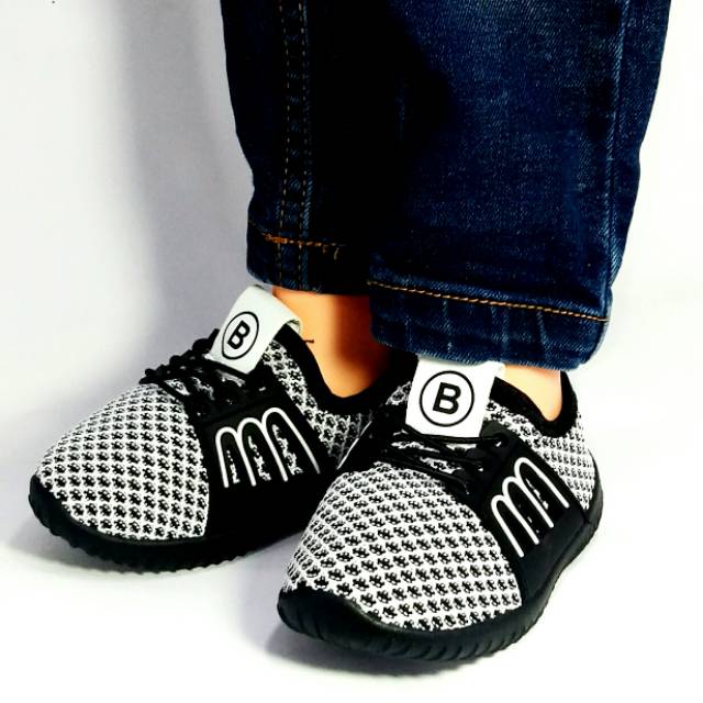 Sepatu Bayi model Slip On Bahan Mesh dari Import