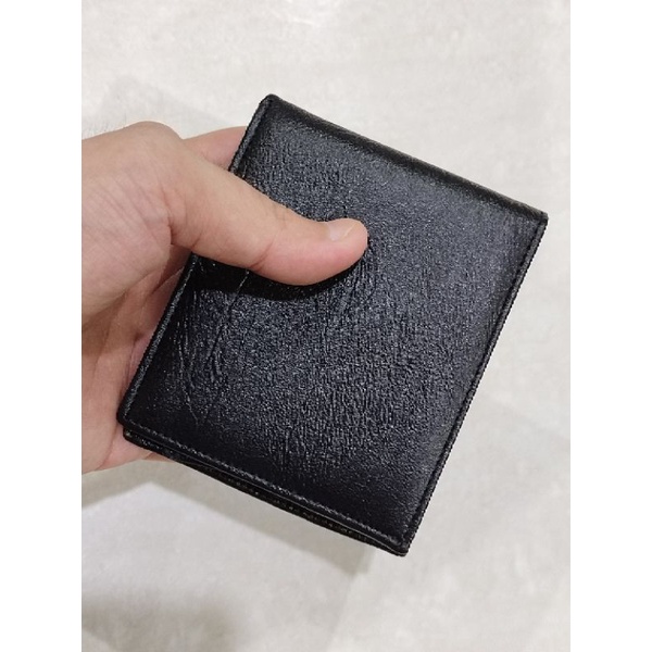 Dompet lipat pendek