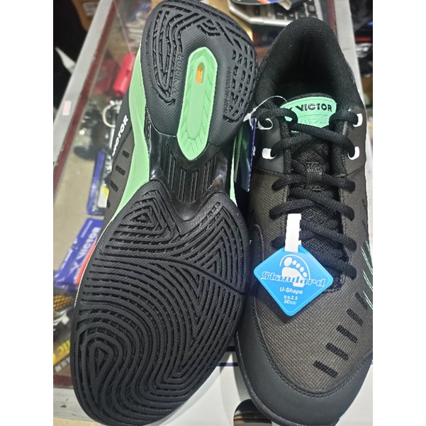 sepatu victor A670