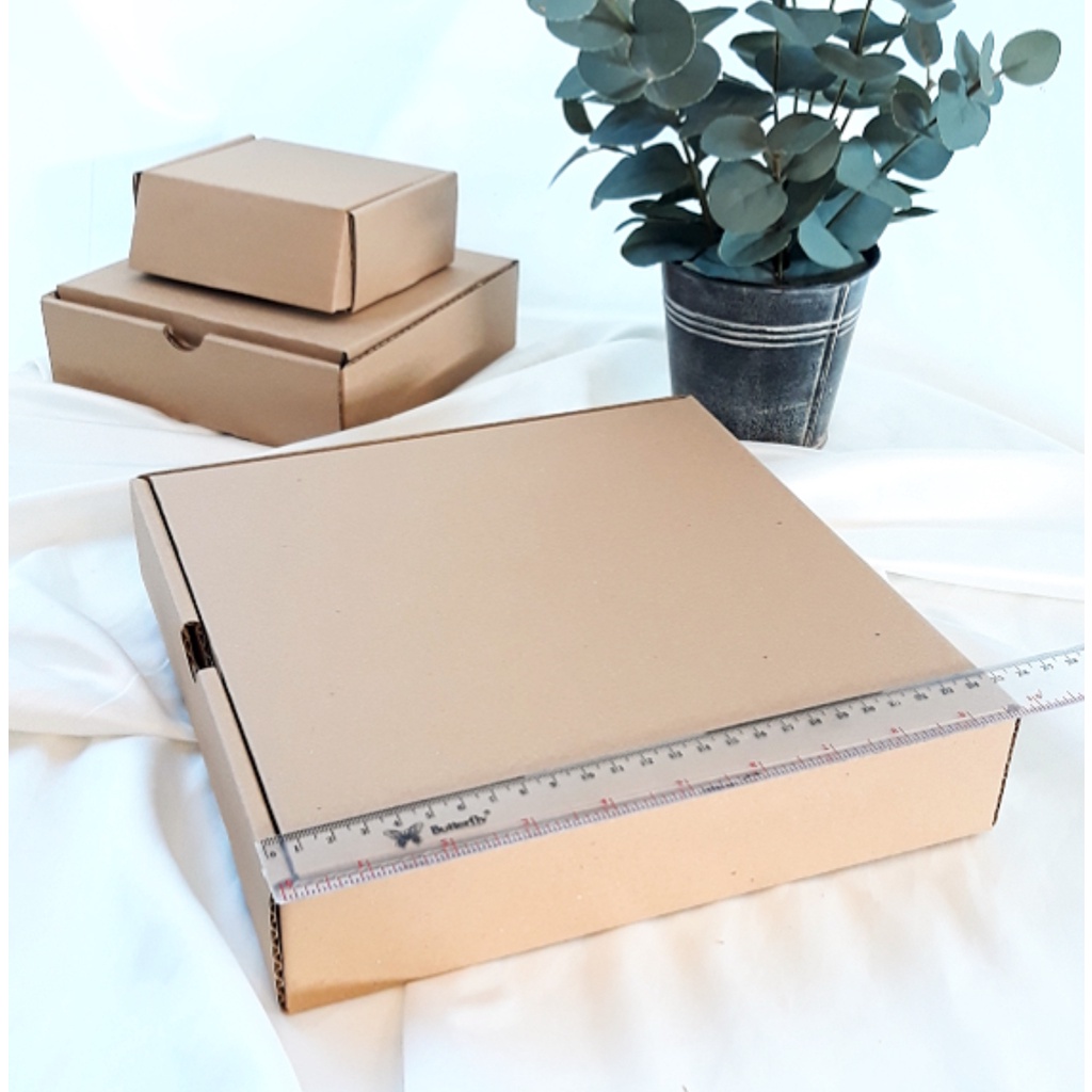 

Safe Box Packing ( 25 x 25 x 5 cm ) / Kadus Murah / Karton Kotak packing / Kardus Box Packing Olshop