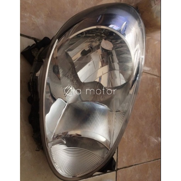 Headlamp nissan march