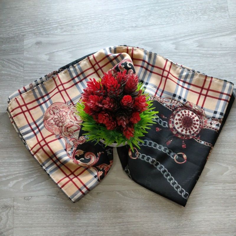 Kerudung DEENAY KW Black White Voal Scarf