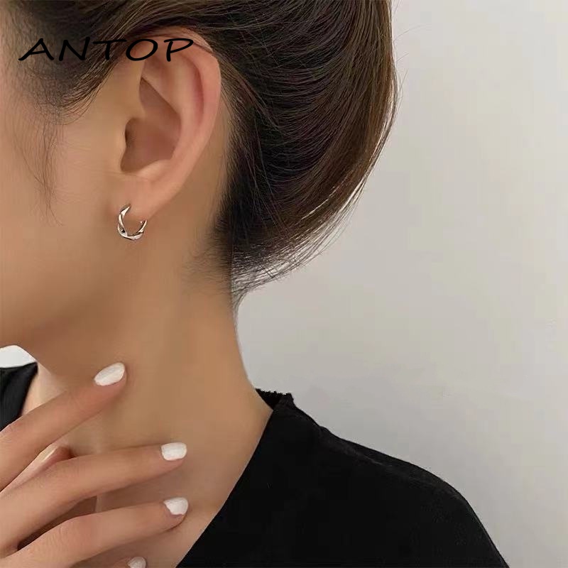 Anting Tusuk Gantung Temperament Desain Cincin Lilit Gaya Simple Untuk Wanita