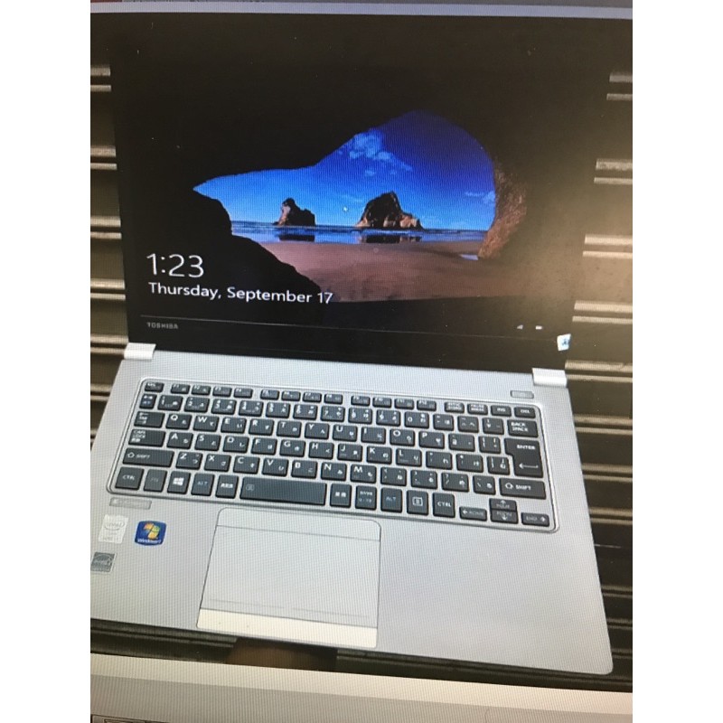 preloved laptop toshiba z30a ( pesenan orang )