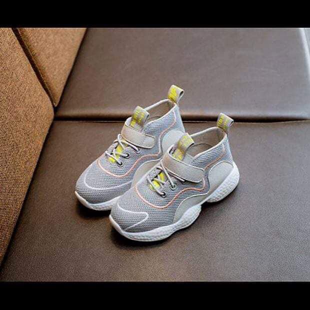 Sepatu Sneakers Grey