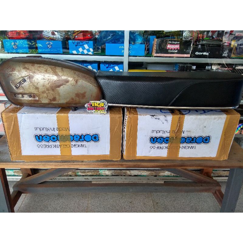 Tangki cb pres Doraemon set jok karbon slim spon hitam anti gembos