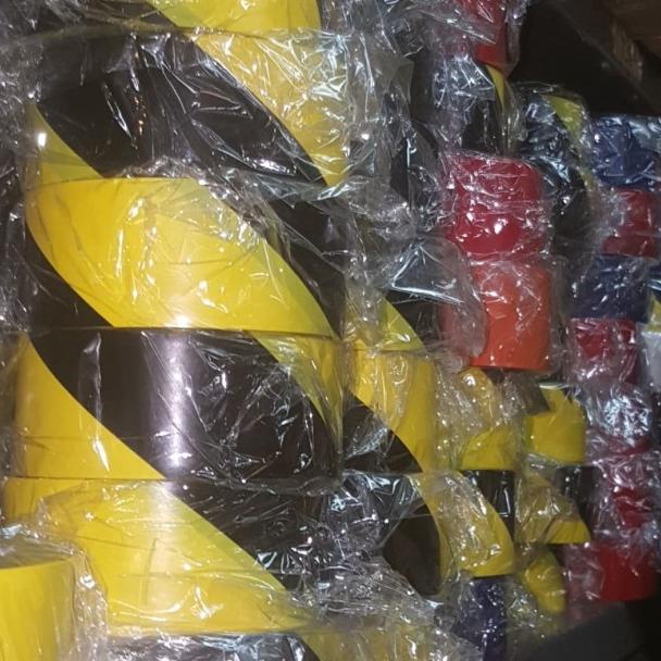 

➤ Lakban Lantai KM Floor Marking Tape KM 48mm x 33m Yellow-Blcak ✤