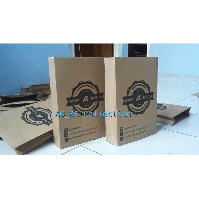 

Paper Bag Tas Kertas Sablon Ukuran 18x6x25 cm (L)