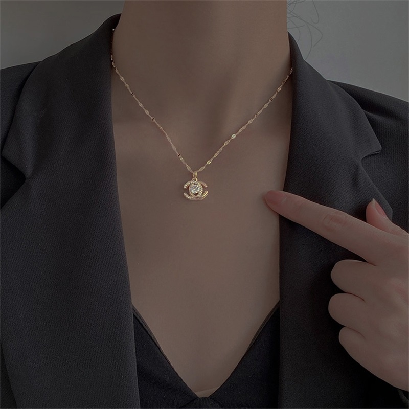 Kalung Rantai Klavikula Desain Chanel c Ganda Bahan Titanium Steel Aksen Berlian Zirkon