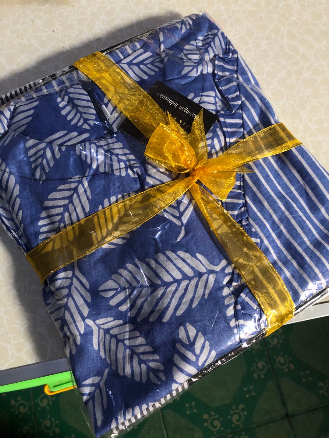 Aatasan Batik Wanita Bola Seling