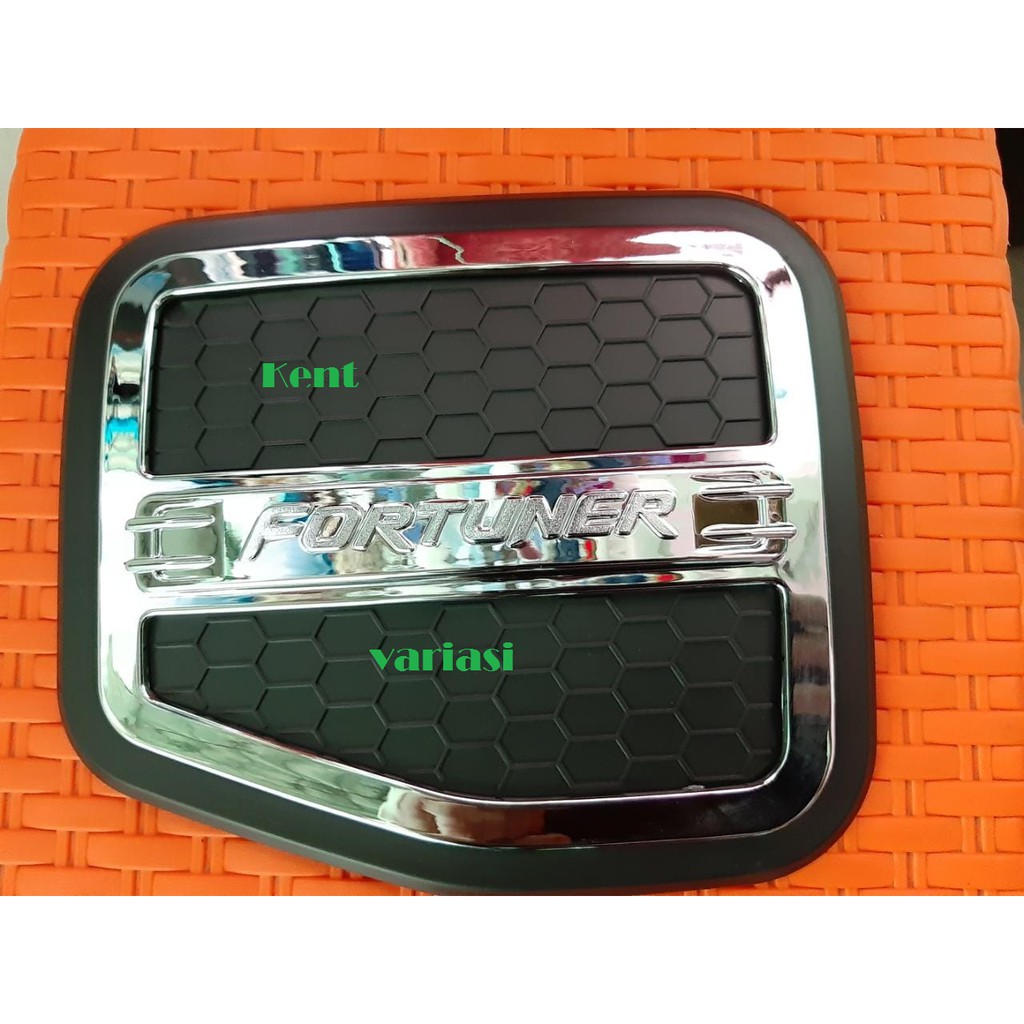 Tank Cover Fortuner Luxury Black / Tutup Bensin Fortuner Hitam