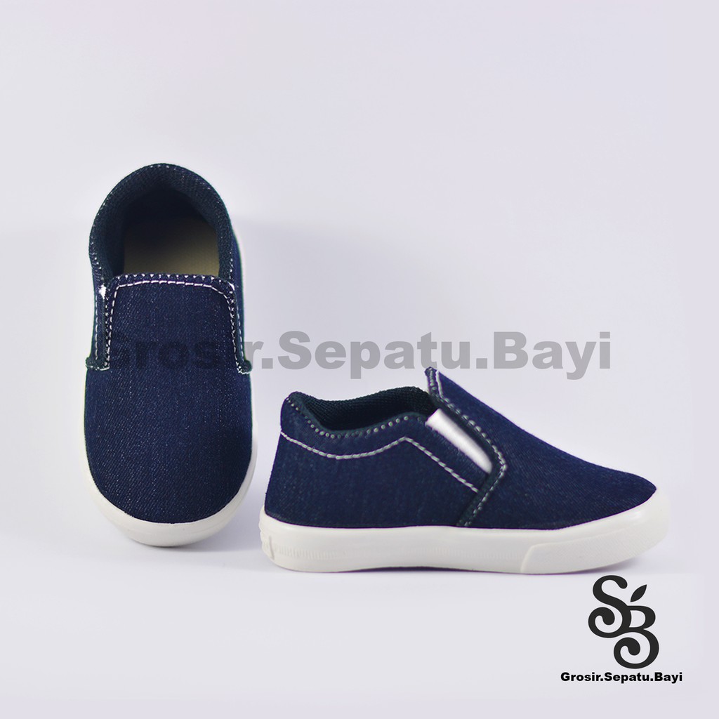 sepatu anak slip on laki-laki levis hitam murah