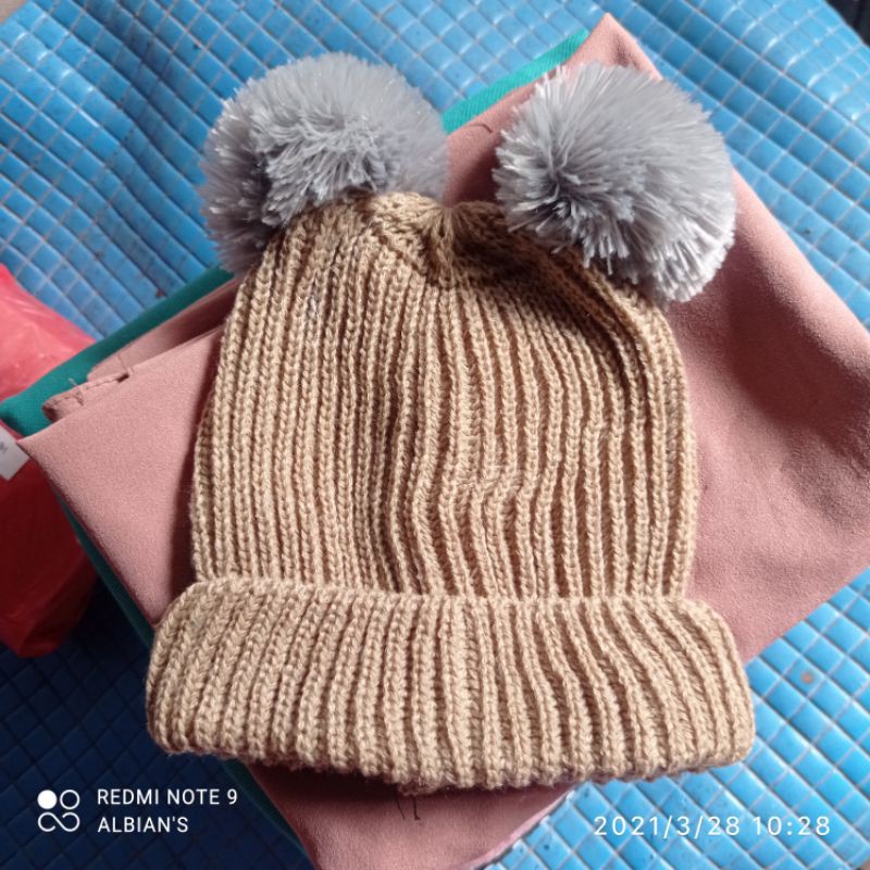 Kupluk Nama dan Headset Bluetooth