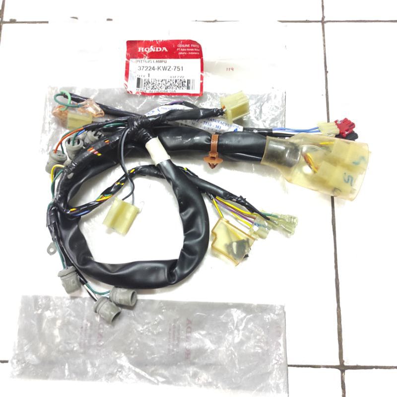 KABEL BODY REVO AT MATIC BAGIAN KM KABEL BODY REVO AT BAGIAN KM 37224-KWZ-751