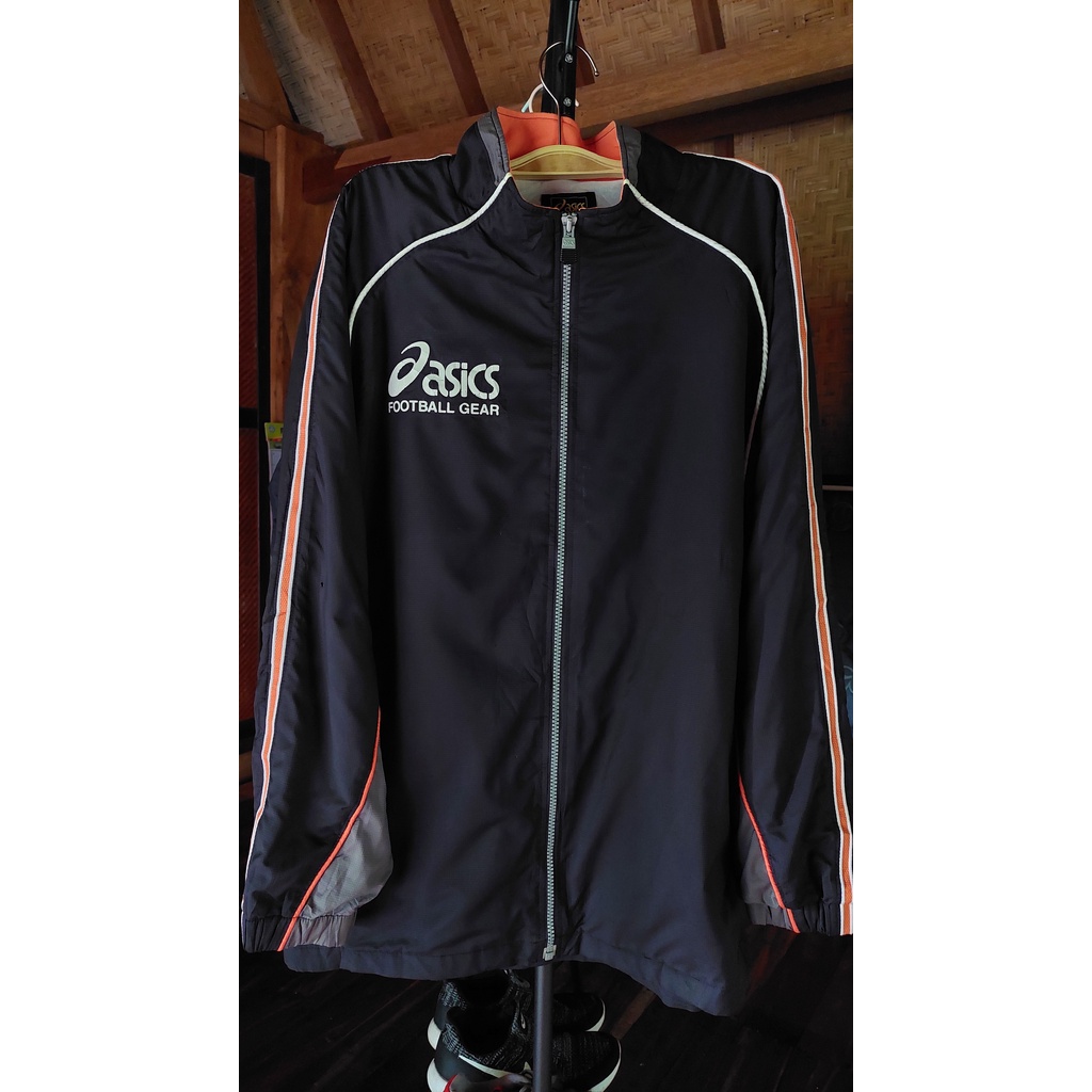 Jaket outdoor jaket asics jaket hiking jaket second jaket running jaket branded baju preloved jaket