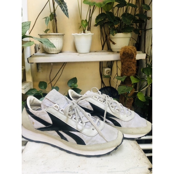REEBOK AZTEC ORIGINAL BLACK WHITE SECOND PRELOVED