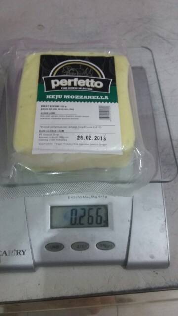Keju ( cheese ) mozarella / mozarela asli halal merk Perfetto ukuran sedang murah