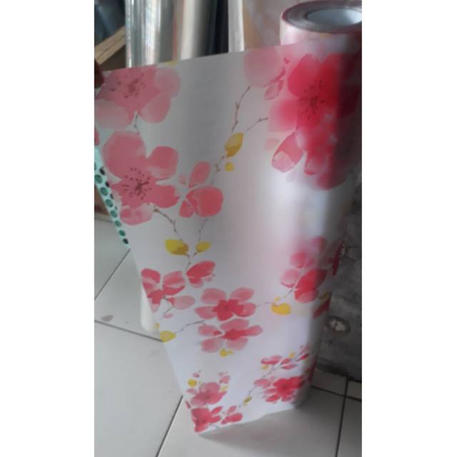 

Stiker motif kaca bunga sakura terbaru L90cm