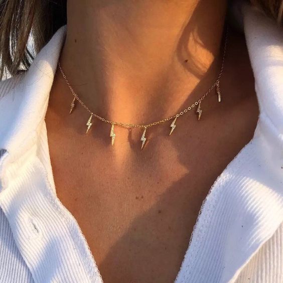 Kalung Choker Liontin Bentuk Petir Warna Emas Bahan Logam Gaya Boho Klasik Untuk Wanita