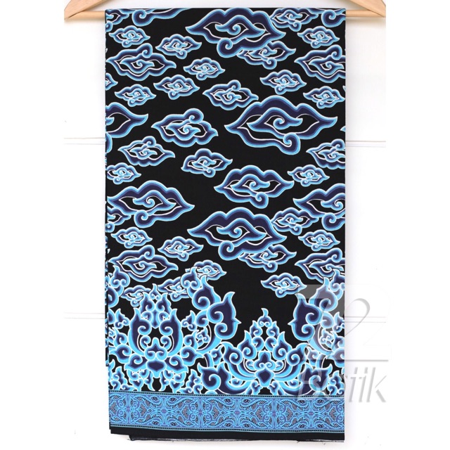 KAIN BATIK PREMIUM Bahan Katun Motif Mega Mendung Cirebon Cirebonan Warna Hitam Biru 725068 Cap 72 Jarik Jarit Samping Kebat Panjang Batik Katun Modern Premium Bahan Seragam Batik Pernikahan Kantor Keluarga Murah Kamen Jadi Batik Bali Lembaran