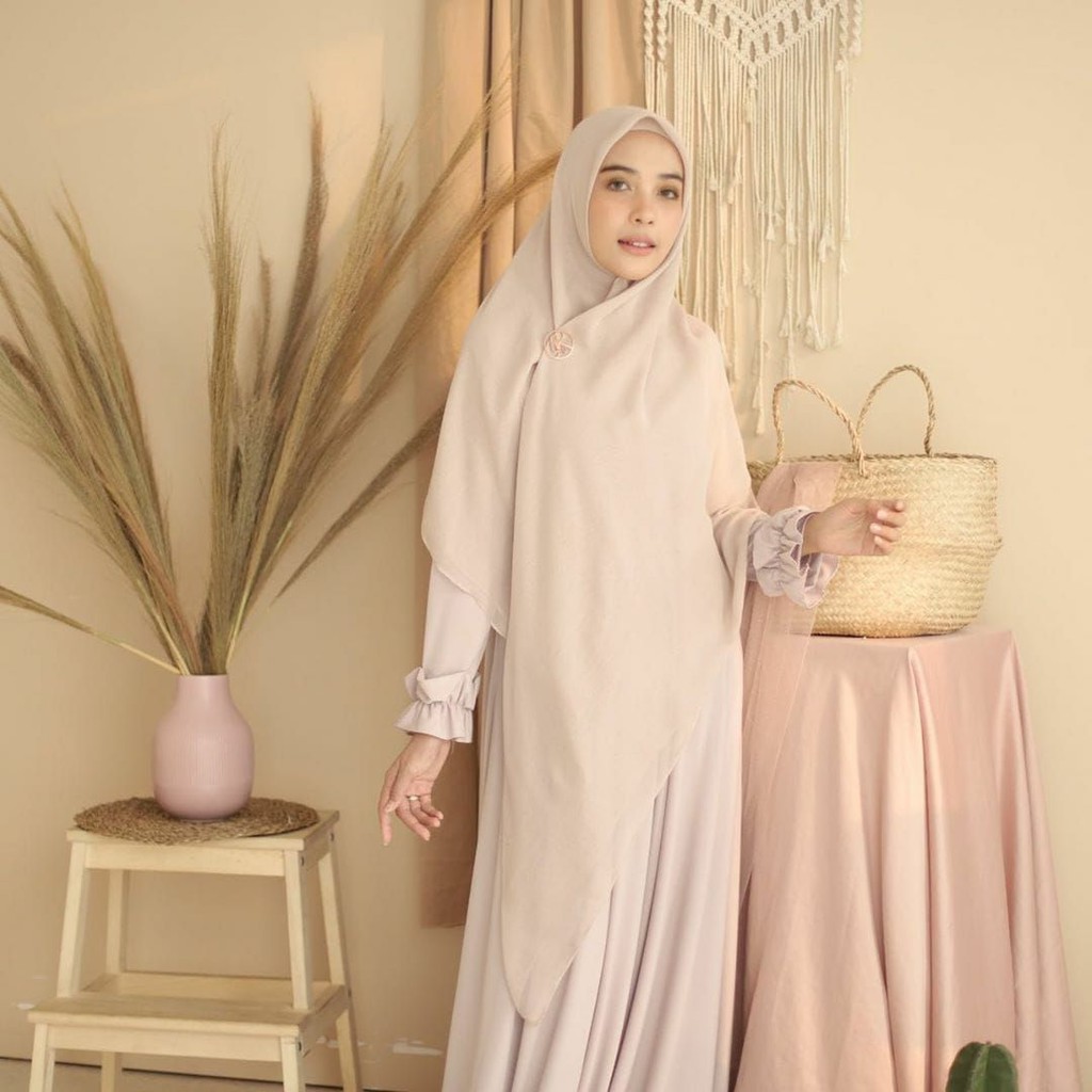 

Irsalina Paris Scarf Syar'i Nude