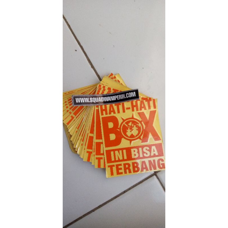 

cutting sticker hati hati box ini bisa terbang