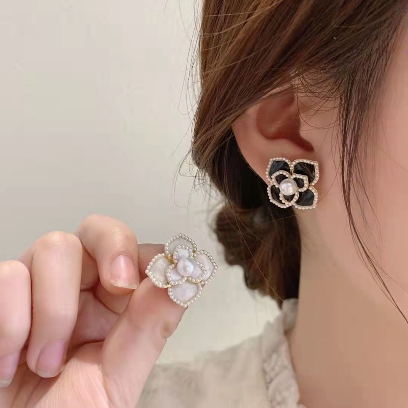 Anting Stud Desain Bunga Camellia Aksen Mutiara Berlian Imitasi Bahan S925 Silver Gaya Retro Untuk Wanita