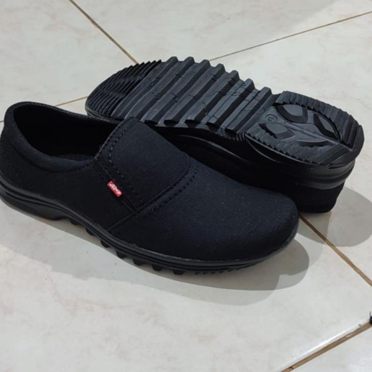 Keluaran Terbaru.. Sepatu Slip On Laki Laki Dewasa Hitam Polos Casual Pria Tanpa Tali Terbaru Buat K