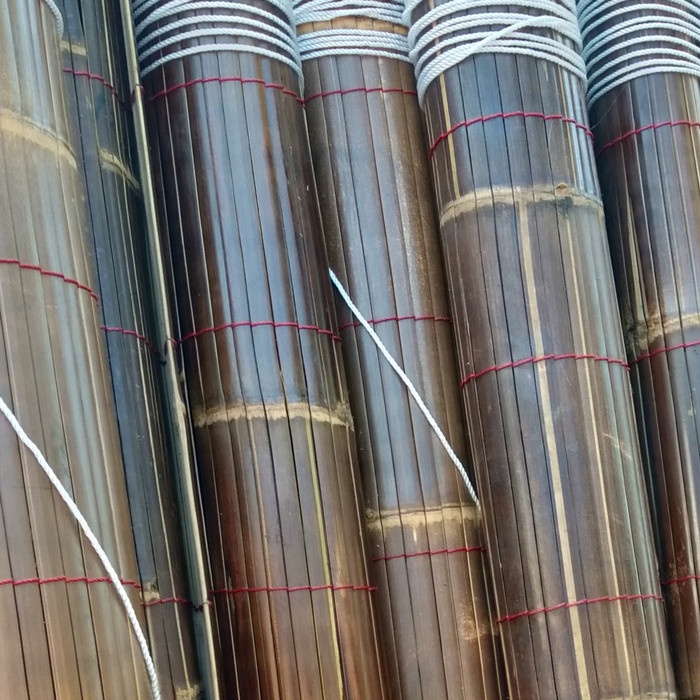 tirai bambu item sudah divernis termurah