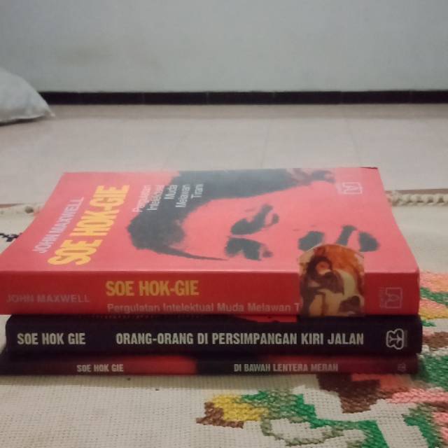 Paket 3 Buku Soe Hok Gie Pergulatan Intelektual Muda Melawan Tirani John Maxwell C1 Di Bawah Lentera