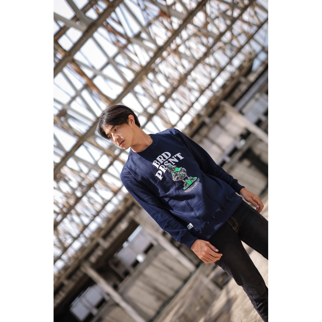 BRAD PRESENT ORIGINAL Sweater Crewneck Sweatshirt cowok warna navy with duck series art seri D10092