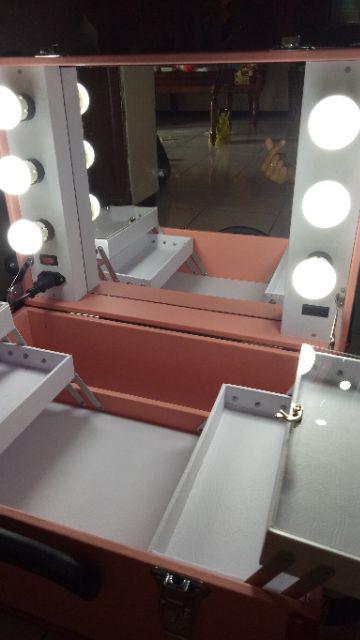 Beautycase Ukuran 50 Cm Dengan Tutup Rak Akrilik