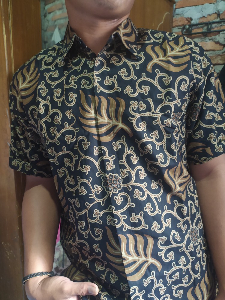 Lembayung Hitam Batik Pria Lengan Pendek Full Furing Batik Solo Katun