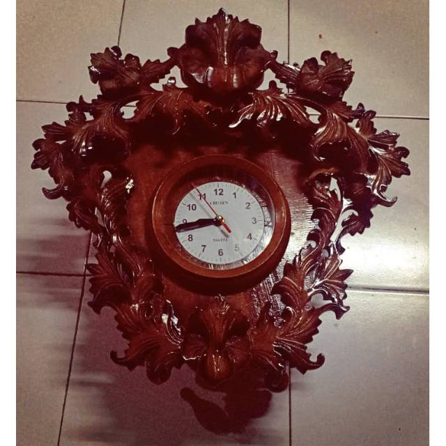 Jam dinding Jati