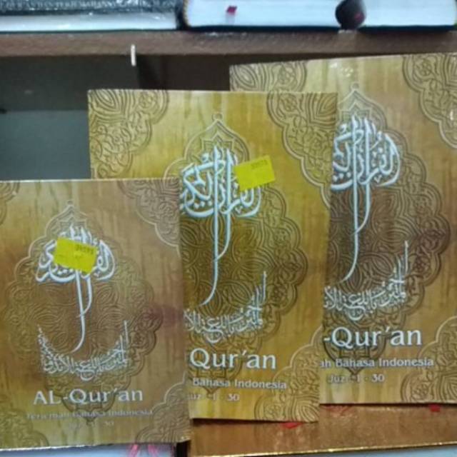 Al qur'an terjemah pojok menara besar | quran terjemah pojok besar menara kudus | quran pojok menara