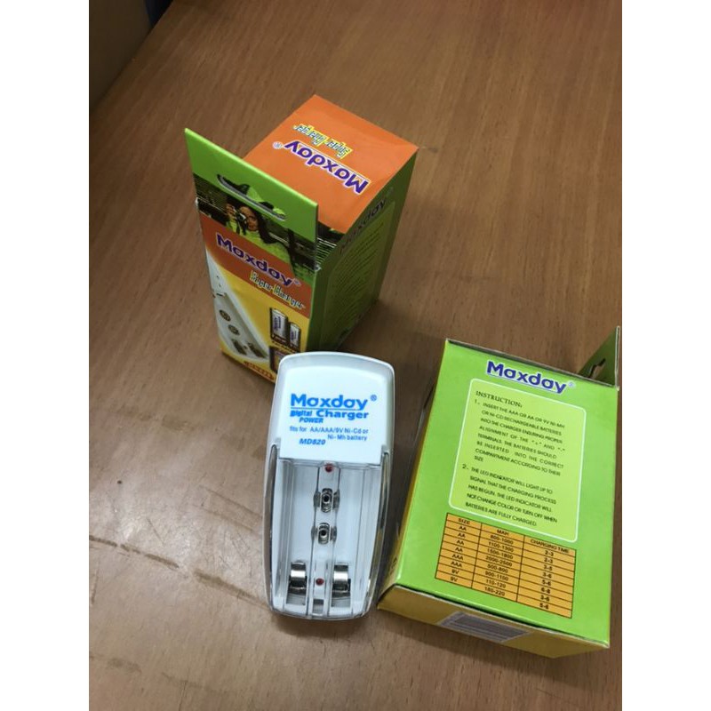 Charger Baterai AA AAA dan 9V MAXDAY 820 Alat Cas Baterai AA AAA 9V
