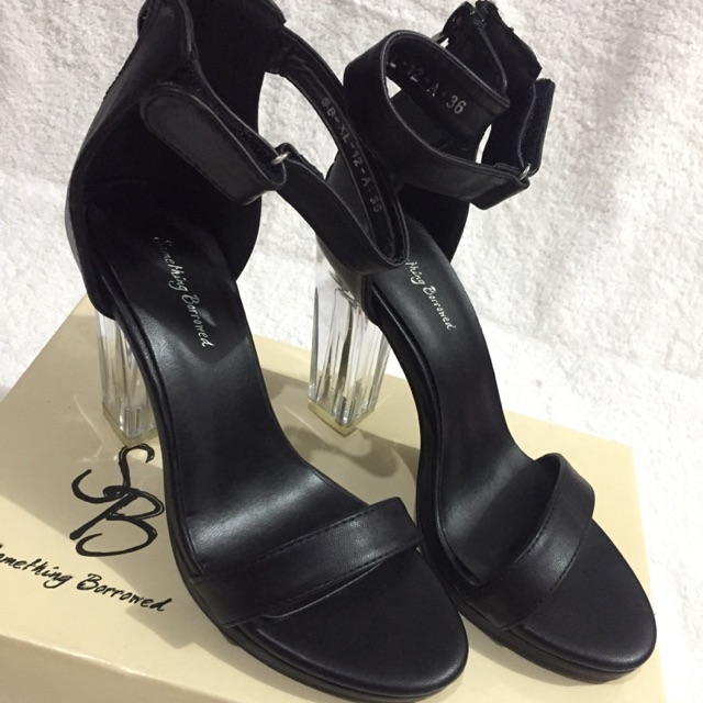 Sepatu Something Borrowed