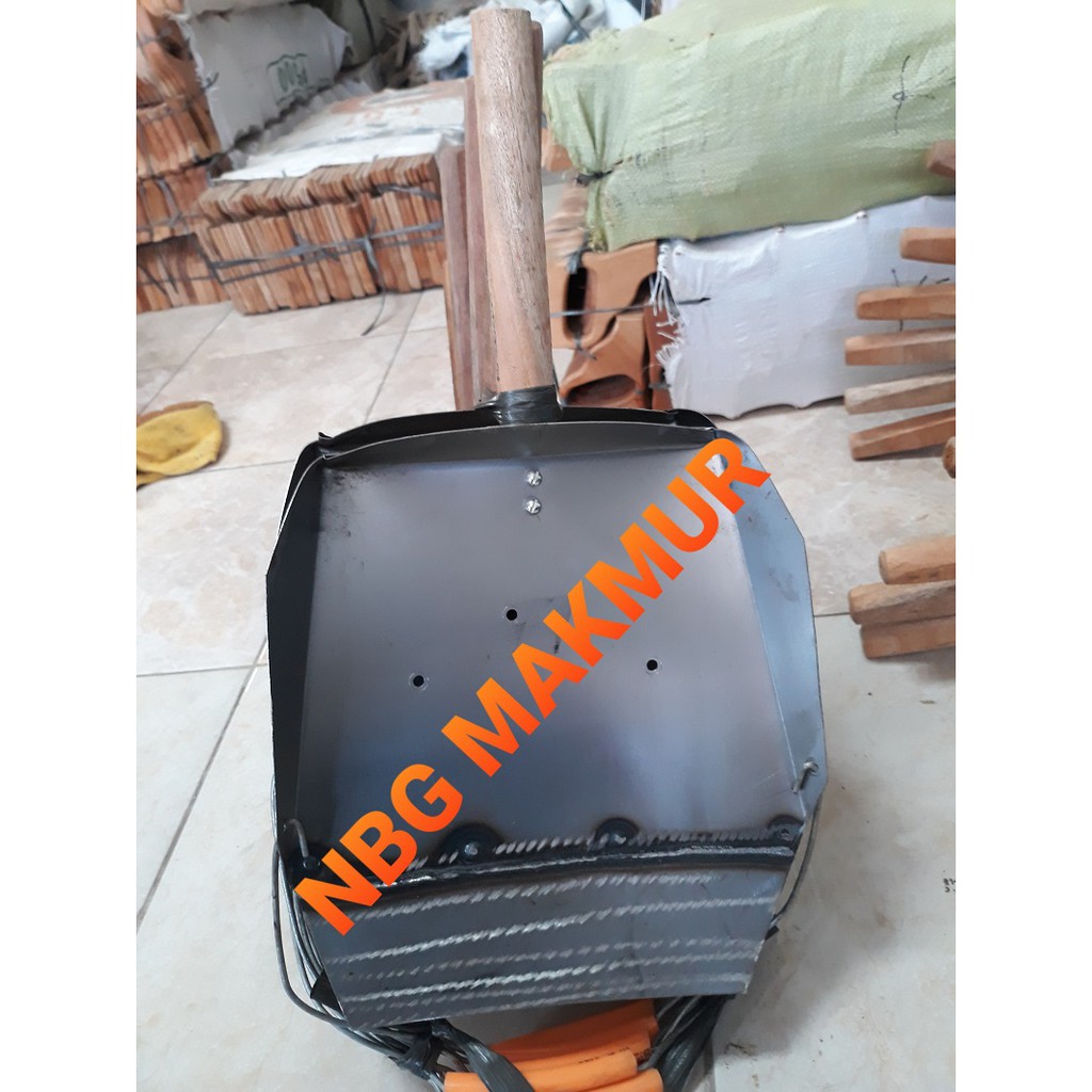 SEKOP PASIR GAGANG PENDEK / SENGGRONG SKOP PASIR / CANGKUL PASIR / BONGKAR MUAT PASIR RINGAN PRAKTIS