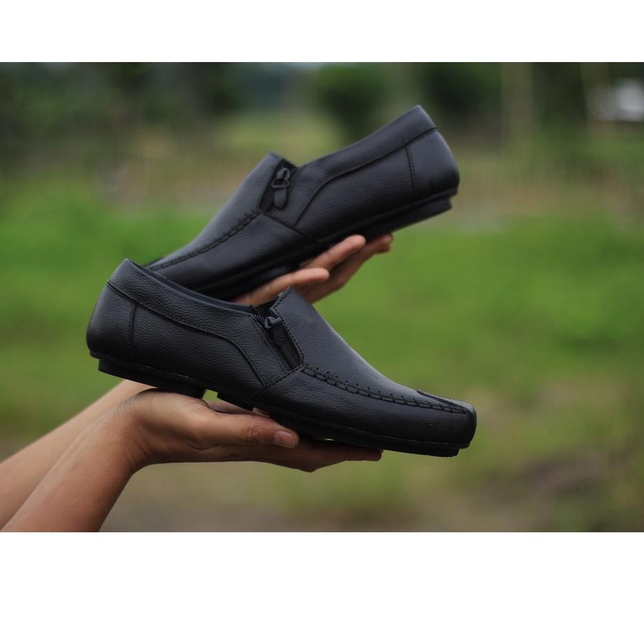 Promo Sepatu Kulit Pria Casual Original Slip On Sepatu Kerja Pria Formal Pantofel Anti Slip Tanpa Ta