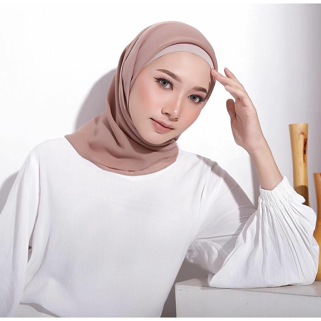 Bella square hijab segi empat