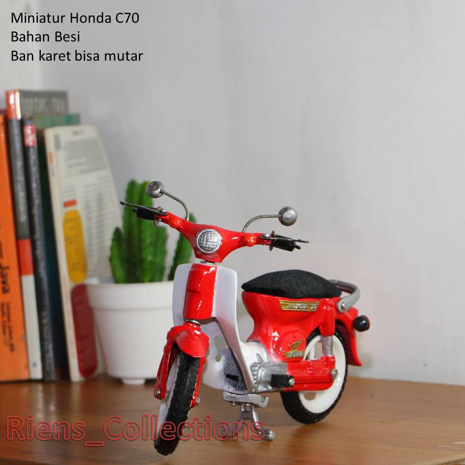 SOUVENIR UNIK. MINIATUR DIECAST MOTOR HONDA C70 / PITUNG BAHAN BESI. OLEH OLEH JOGJA