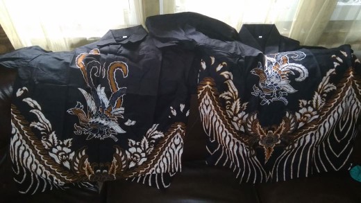 Kemeja Batik Pria Modern Lengan Pendek Motif Ayam