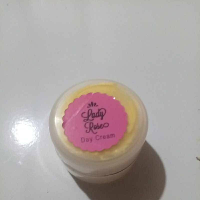 cream. siang lady rose