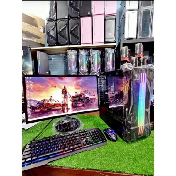 PC gaming i7 Ram 16 gb ssd 240 gb monitor 24 Curved Samsung  siap pakai