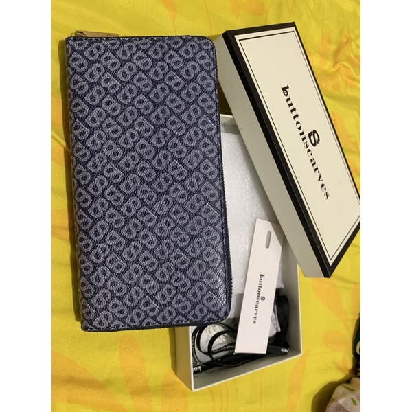 preloved izzy wallet buttonscarves