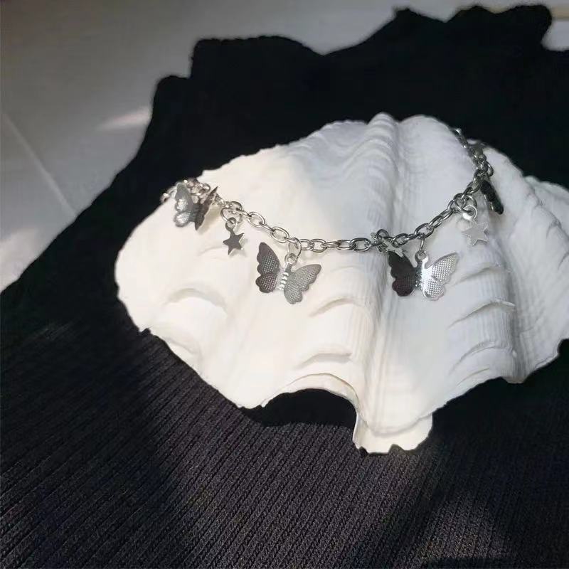 Gelang Liontin Kupu-Kupu Bintang Bahan Titanium Steel Warna Silver Gaya Korea Untuk Wanita