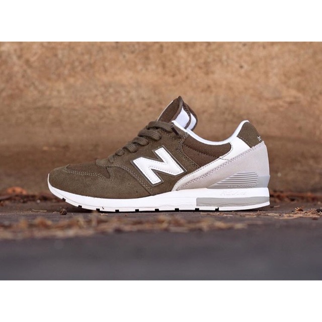 new balance 996 beige metallic silver