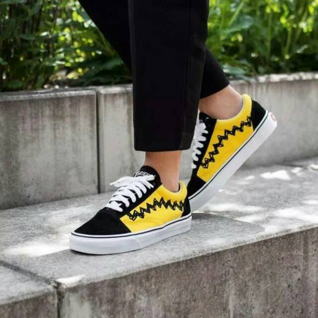 harga vans x peanuts